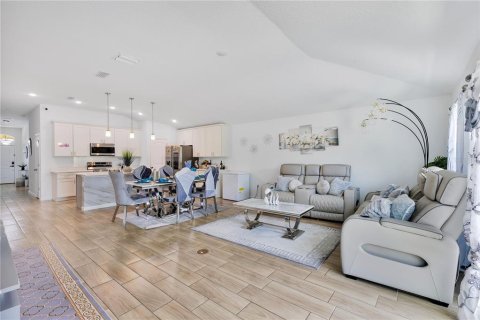 Casa en venta en Kissimmee, Florida, 4 dormitorios, 163.32 m2 № 2204407 - foto 9