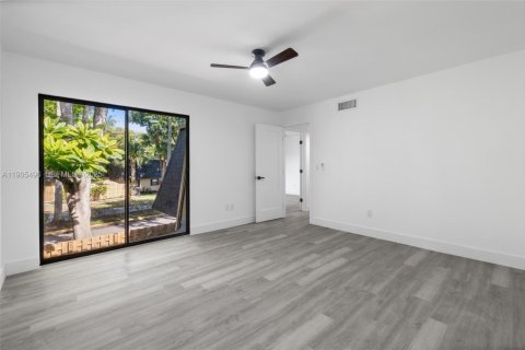 Condominio en venta en Miami, Florida, 2 dormitorios, 120.96 m2 № 2038058 - foto 23