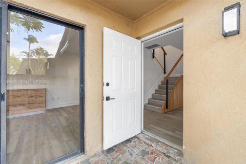 Condominio en venta en Miami, Florida, 2 dormitorios, 120.96 m2 № 2038058 - foto 11