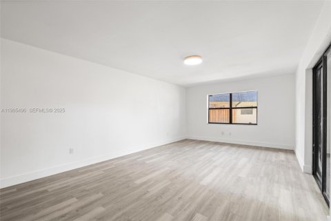 Condominio en venta en Miami, Florida, 2 dormitorios, 120.96 m2 № 2038058 - foto 14