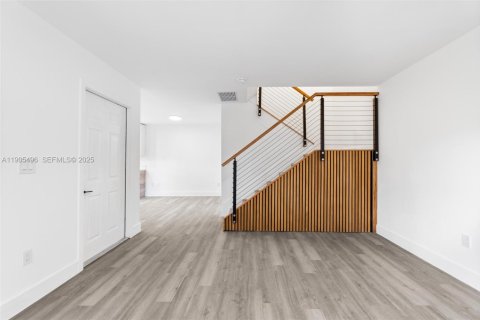 Condominio en venta en Miami, Florida, 2 dormitorios, 120.96 m2 № 2038058 - foto 3