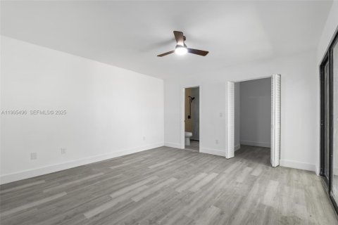 Condominio en venta en Miami, Florida, 2 dormitorios, 120.96 m2 № 2038058 - foto 22