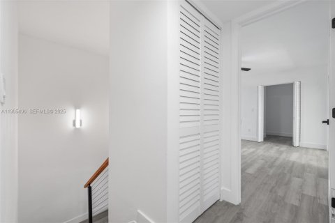 Condominio en venta en Miami, Florida, 2 dormitorios, 120.96 m2 № 2038058 - foto 21