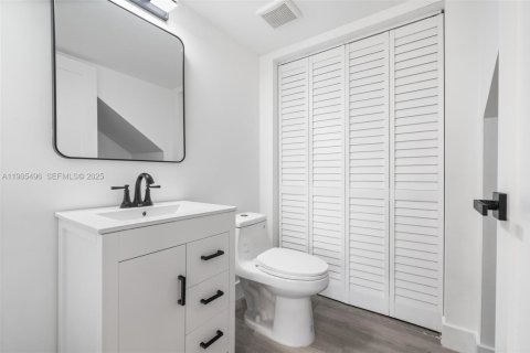 Condominio en venta en Miami, Florida, 2 dormitorios, 120.96 m2 № 2038058 - foto 20