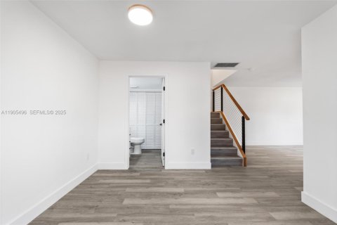 Condominio en venta en Miami, Florida, 2 dormitorios, 120.96 m2 № 2038058 - foto 19