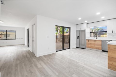 Condominio en venta en Miami, Florida, 2 dormitorios, 120.96 m2 № 2038058 - foto 2