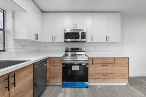 Condominio en venta en Miami, Florida, 2 dormitorios, 120.96 m2 № 2038058 - foto 18