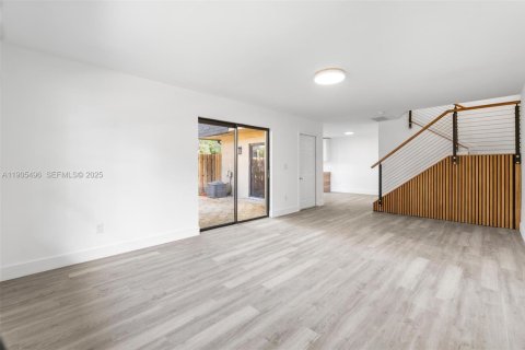 Condominio en venta en Miami, Florida, 2 dormitorios, 120.96 m2 № 2038058 - foto 15