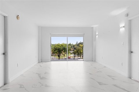 Condominio en venta en Lauderhill, Florida, 2 dormitorios, 90.3 m2 № 2245889 - foto 6