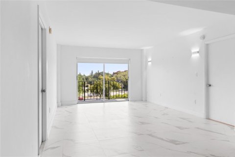 Condominio en venta en Lauderhill, Florida, 2 dormitorios, 90.3 m2 № 2245889 - foto 5