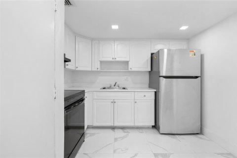 Condominio en venta en Lauderhill, Florida, 2 dormitorios, 90.3 m2 № 2245889 - foto 11