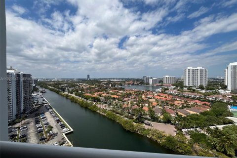 Condominio en venta en Aventura, Florida, 2 dormitorios, 97.45 m2 № 1984308 - foto 3