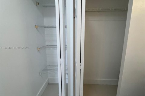 Condominio en venta en Aventura, Florida, 2 dormitorios, 97.45 m2 № 1984308 - foto 17