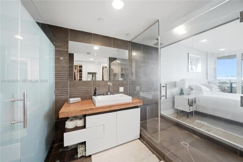 Condo in Miami Beach, Florida, 2 bedrooms  № 2041852 - photo 22