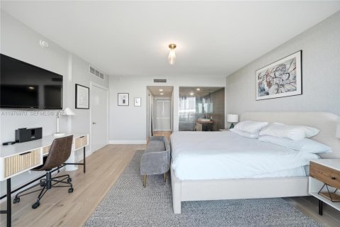 Condo in Miami Beach, Florida, 2 bedrooms  № 2041852 - photo 18