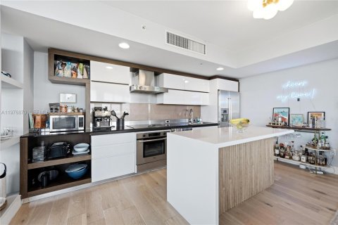 Condo in Miami Beach, Florida, 2 bedrooms  № 2041852 - photo 8