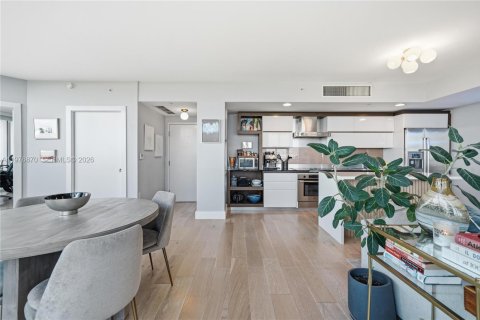 Condo in Miami Beach, Florida, 2 bedrooms  № 2041852 - photo 14