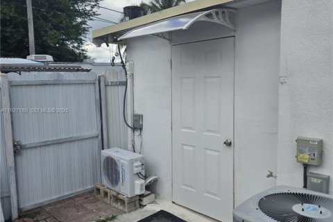 Immobilier commercial à louer à Miami Gardens, Floride: 4 chambres, 95.88 m2 № 1986198 - photo 4