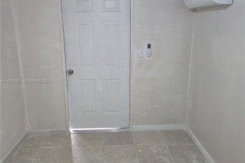 Immobilier commercial à louer à Miami Gardens, Floride: 4 chambres, 95.88 m2 № 1986198 - photo 5