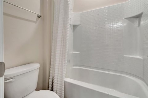 House in Winter Garden, Florida 4 bedrooms, 259.66 sq.m. № 1854702 - photo 8