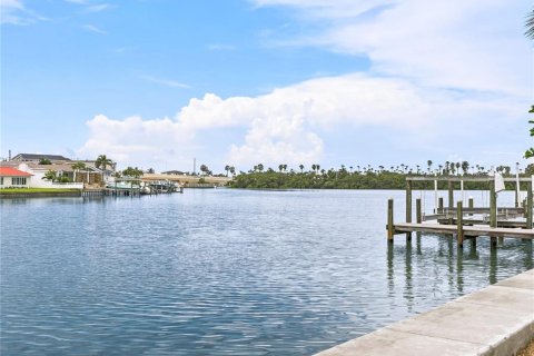 Villa ou maison à Saint Pete Beach, Floride 3 chambres, 180.42 m2 № 2341783