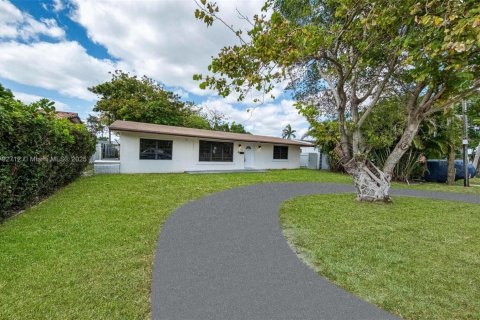 Casa en venta en Miramar, Florida, 3 dormitorios, 116.13 m2 № 1665069 - foto 1