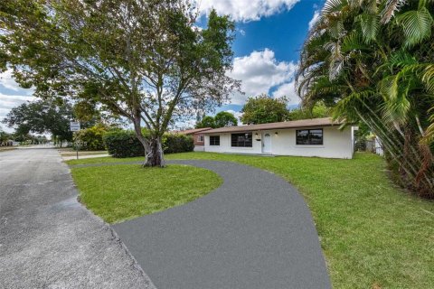 Casa en venta en Miramar, Florida, 3 dormitorios, 116.13 m2 № 1665069 - foto 2