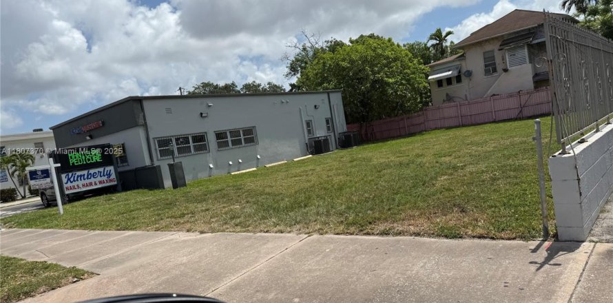 Propiedad comercial en Miami, Florida № 1756385