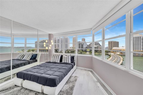 Condo in Miami, Florida, 2 bedrooms  № 1857052 - photo 8