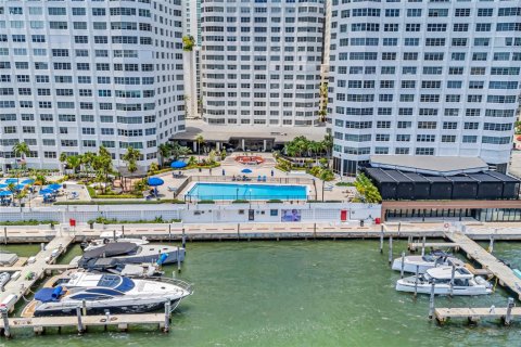 Condo in Miami, Florida, 2 bedrooms  № 1857052 - photo 22