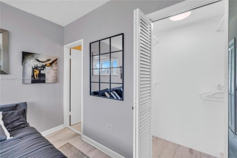 Condo in Miami, Florida, 2 bedrooms  № 1857052 - photo 18