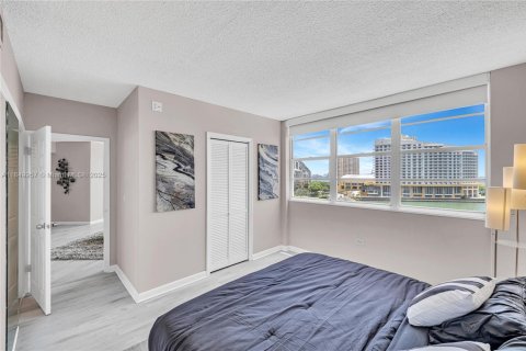 Condo in Miami, Florida, 2 bedrooms  № 1857052 - photo 17