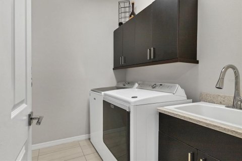 House in Sarasota, Florida 2 bedrooms, 146.69 sq.m. № 1549794 - photo 23