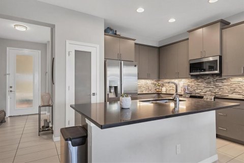 House in Sarasota, Florida 2 bedrooms, 146.69 sq.m. № 1549794 - photo 10