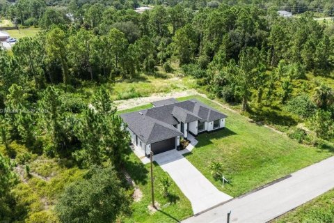 Casa en venta en Lehigh Acres, Florida, 3 dormitorios № 1895894 - foto 12