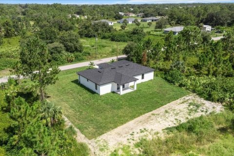 Casa en venta en Lehigh Acres, Florida, 3 dormitorios № 1895894 - foto 9