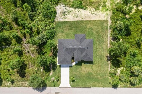 Casa en venta en Lehigh Acres, Florida, 3 dormitorios № 1895894 - foto 13