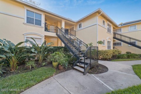 Condominio en alquiler en Jacksonville Beach, Florida, 2 dormitorios, 99.03 m2 № 812460 - foto 1