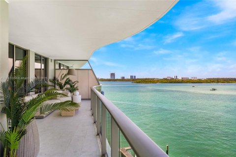 Condo in Bay Harbor Islands, Florida, 3 bedrooms  № 1709322 - photo 13