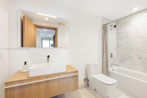 Condo in Bay Harbor Islands, Florida, 3 bedrooms  № 1709322 - photo 21