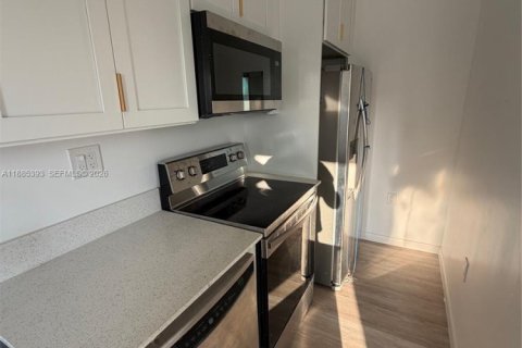 Casa en alquiler en Miami, Florida, 2 dormitorios, 83.61 m2 № 1978965 - foto 6