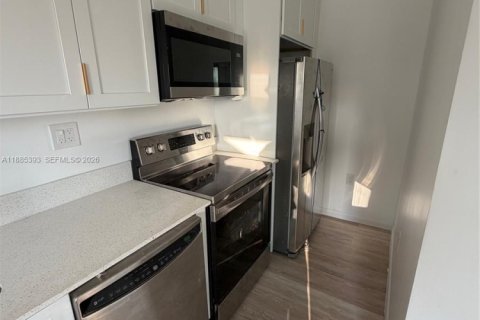 Casa en alquiler en Miami, Florida, 2 dormitorios, 83.61 m2 № 1978965 - foto 5