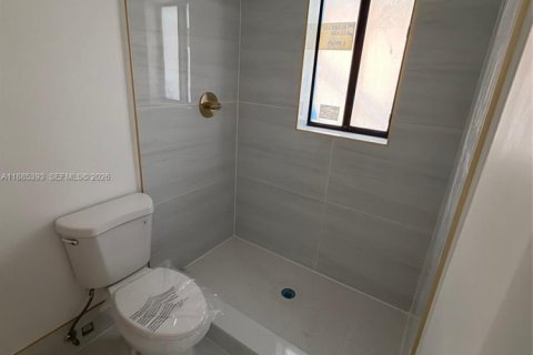 Casa en alquiler en Miami, Florida, 2 dormitorios, 83.61 m2 № 1978965 - foto 14