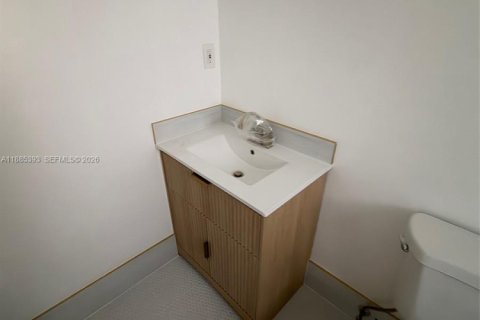 Casa en alquiler en Miami, Florida, 2 dormitorios, 83.61 m2 № 1978965 - foto 13