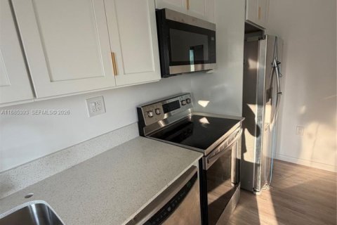 Casa en alquiler en Miami, Florida, 2 dormitorios, 83.61 m2 № 1978965 - foto 7