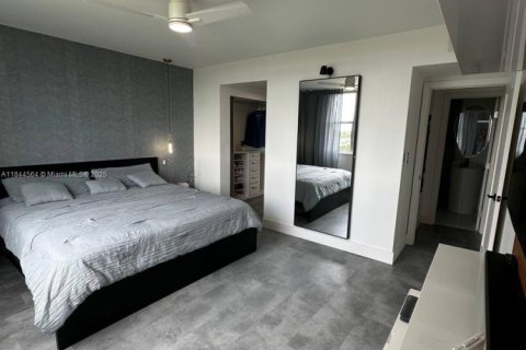 Condo in Hollywood, Florida, 1 bedroom  № 1839497 - photo 26