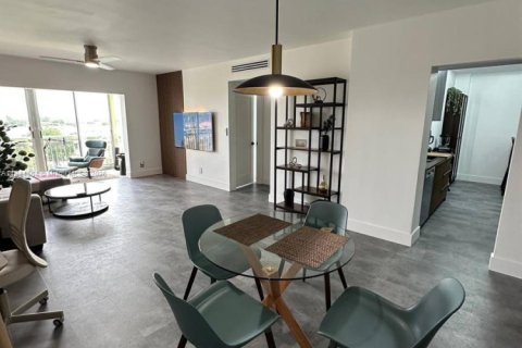 Condo in Hollywood, Florida, 1 bedroom  № 1839497 - photo 16