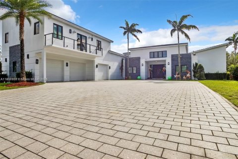House in Plantation, Florida 6 bedrooms, 627.65 sq.m. № 1817709 - photo 1