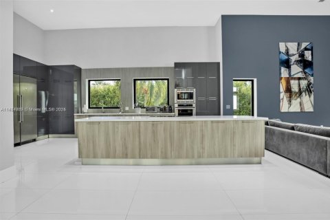 House in Plantation, Florida 6 bedrooms, 627.65 sq.m. № 1817709 - photo 13