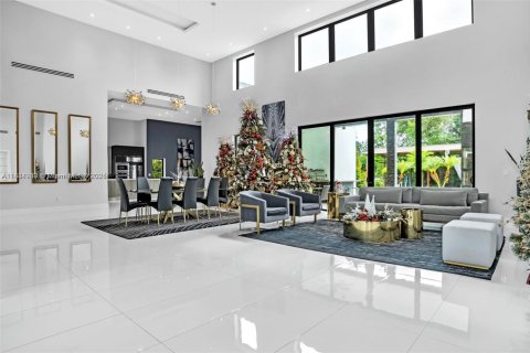House in Plantation, Florida 6 bedrooms, 627.65 sq.m. № 1817709 - photo 5